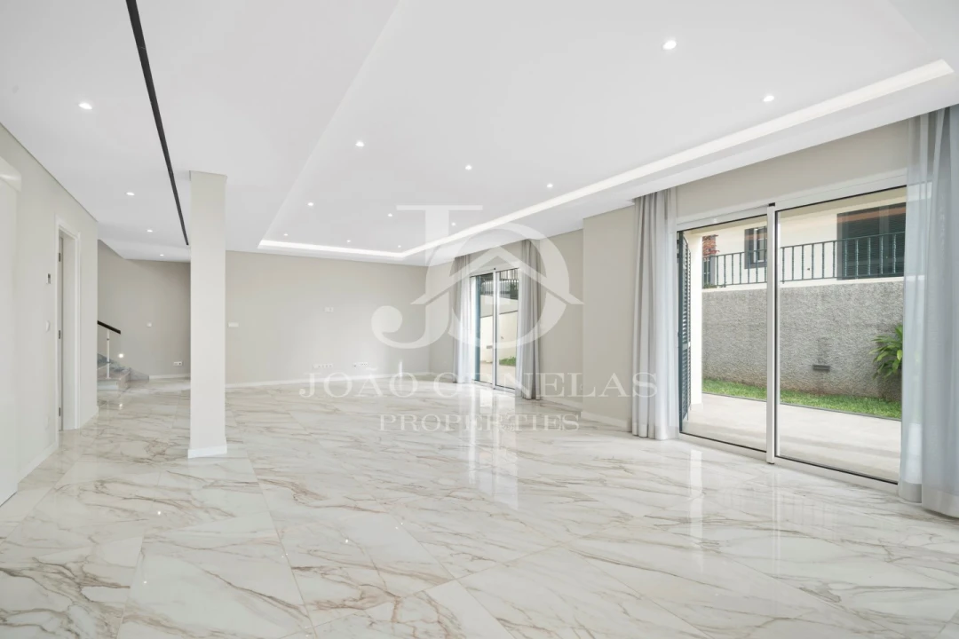 Moradia T4 para Venda em Funchal (Santa Maria Maior) Foto 9