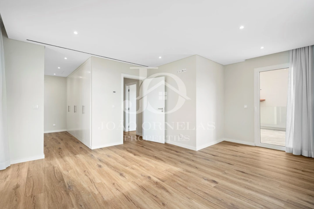 Moradia T4 para Venda em Funchal (Santa Maria Maior) Foto 26