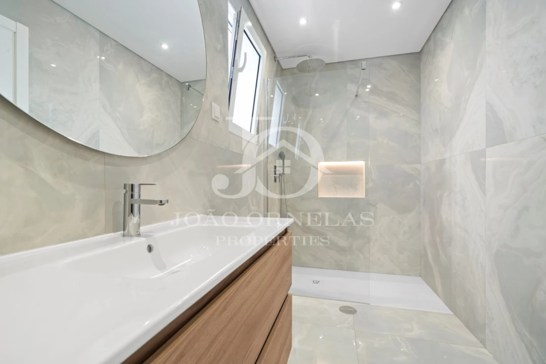 Moradia T4 para Venda em Funchal (Santa Maria Maior) Foto 28