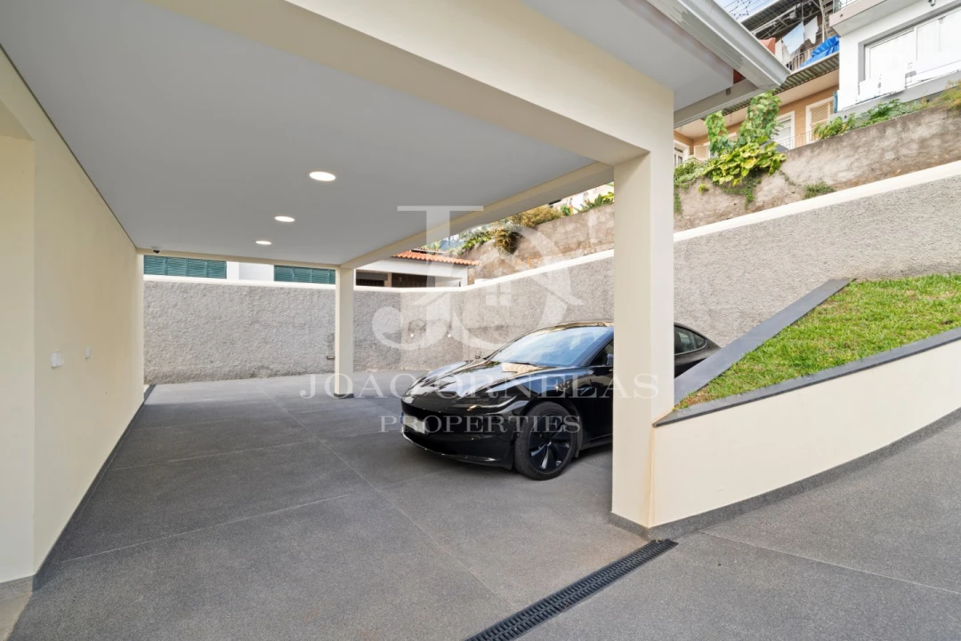 Moradia T4 para Venda em Funchal (Santa Maria Maior) Foto 30