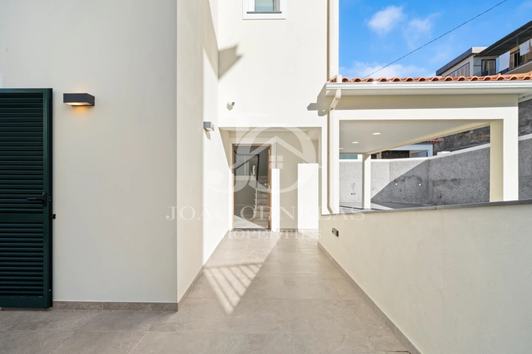 Moradia T4 para Venda em Funchal (Santa Maria Maior) Foto 31