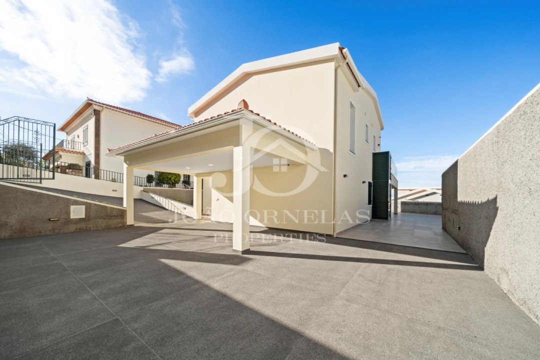 Moradia T4 para Venda em Funchal (Santa Maria Maior) Foto 33