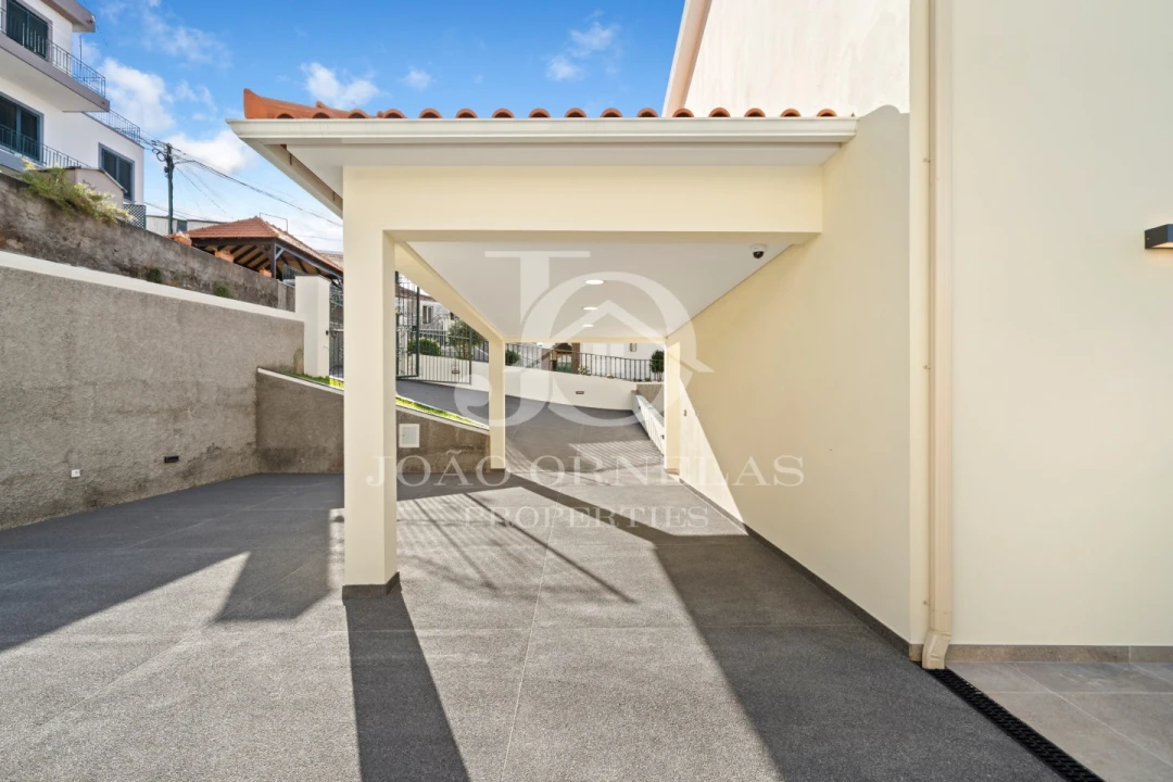 Moradia T4 para Venda em Funchal (Santa Maria Maior) Foto 34