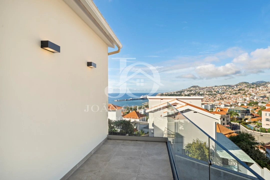 Moradia T4 para Venda em Funchal (Santa Maria Maior) Foto 42