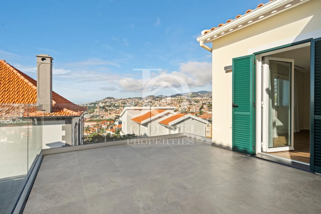 Moradia T4 para Venda em Funchal (Santa Maria Maior) Foto 45