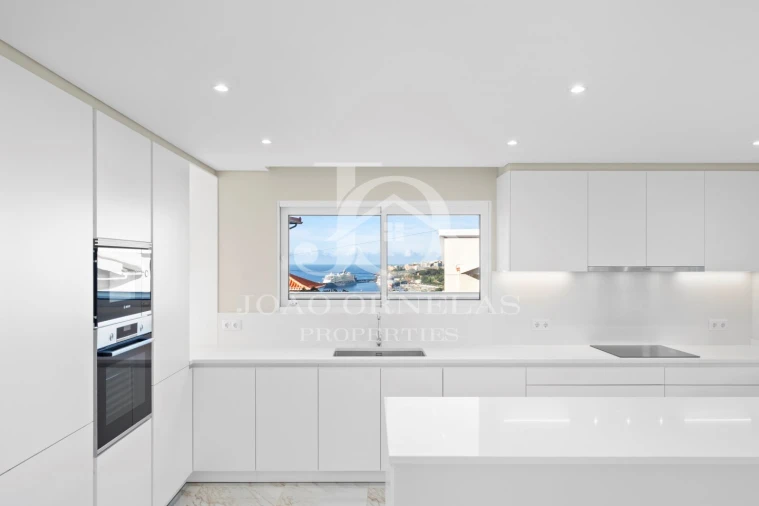 Moradia T4 para Venda em Funchal (Santa Maria Maior) Foto 4