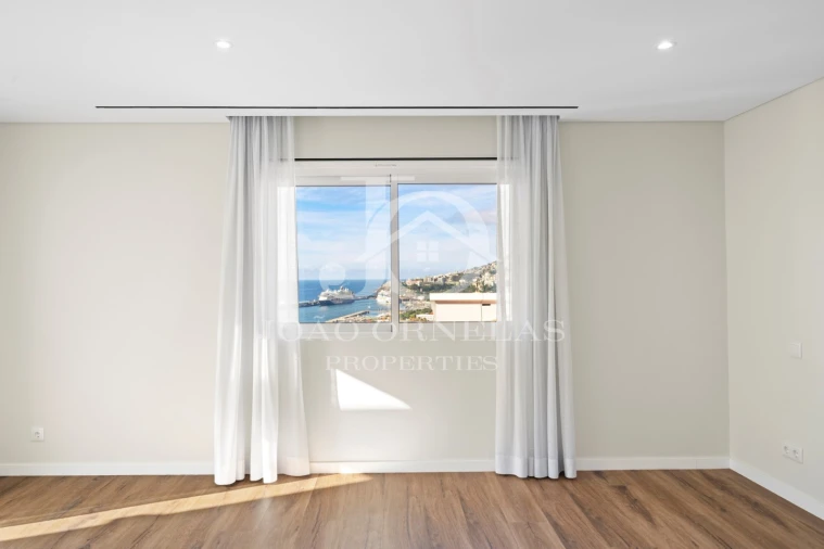 Moradia T4 para Venda em Funchal (Santa Maria Maior) Foto 5