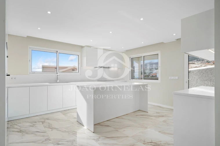 Moradia T4 para Venda em Funchal (Santa Maria Maior) Foto 6