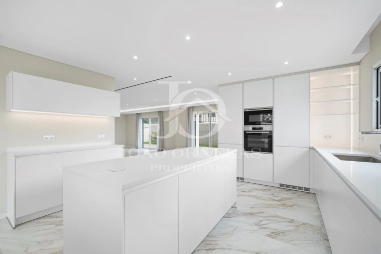 Moradia T4 para Venda em Funchal (Santa Maria Maior) Foto 7