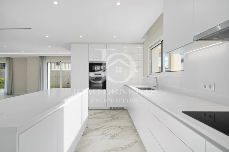 Moradia T4 para Venda em Funchal (Santa Maria Maior) Foto 8