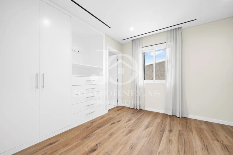 Moradia T4 para Venda em Funchal (Santa Maria Maior) Foto 11