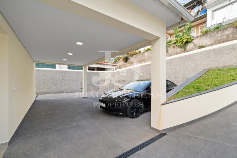 Moradia T4 para Venda em Funchal (Santa Maria Maior) Foto 30