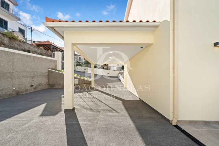 Moradia T4 para Venda em Funchal (Santa Maria Maior) Foto 34