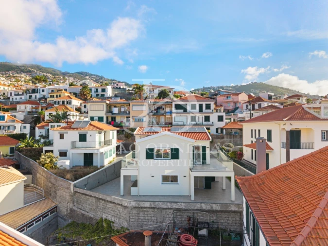 Moradia T4 para Venda em Funchal (Santa Maria Maior) Foto 51