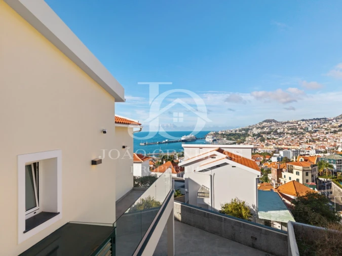 Moradia T4 para Venda em Funchal (Santa Maria Maior) Foto 54