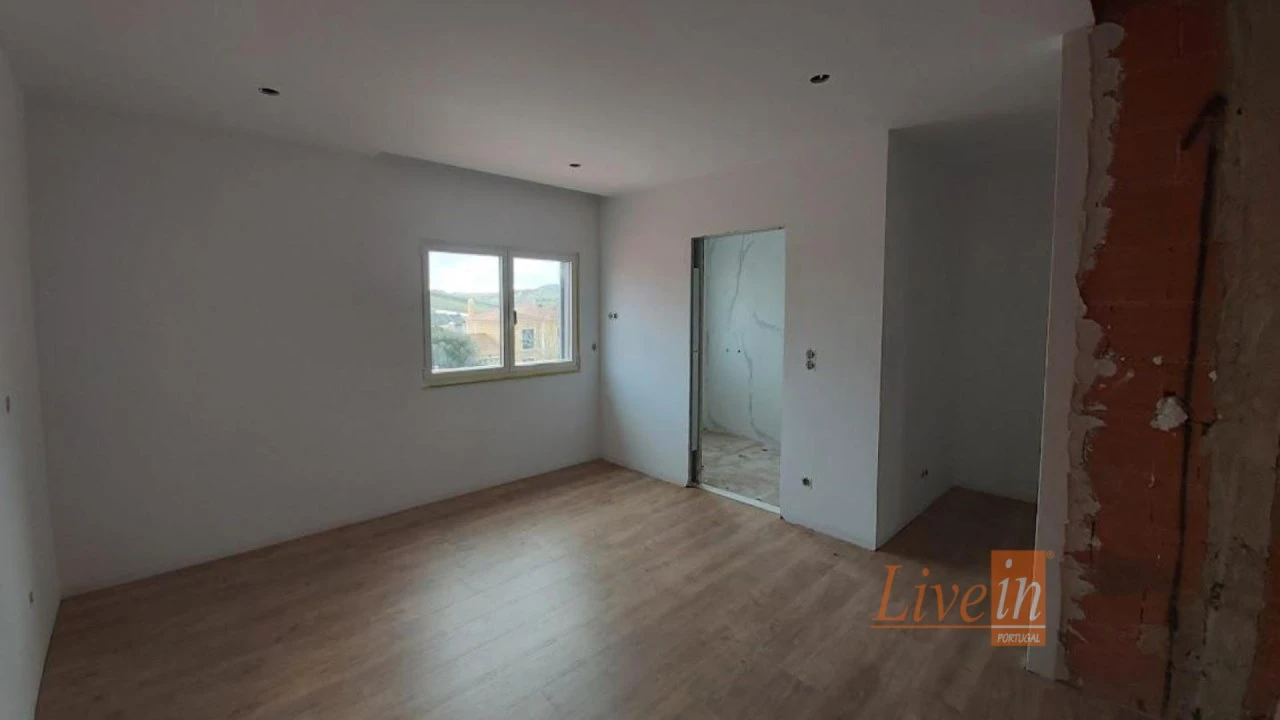 Moradia T6 para Venda em Ventosa Foto 24