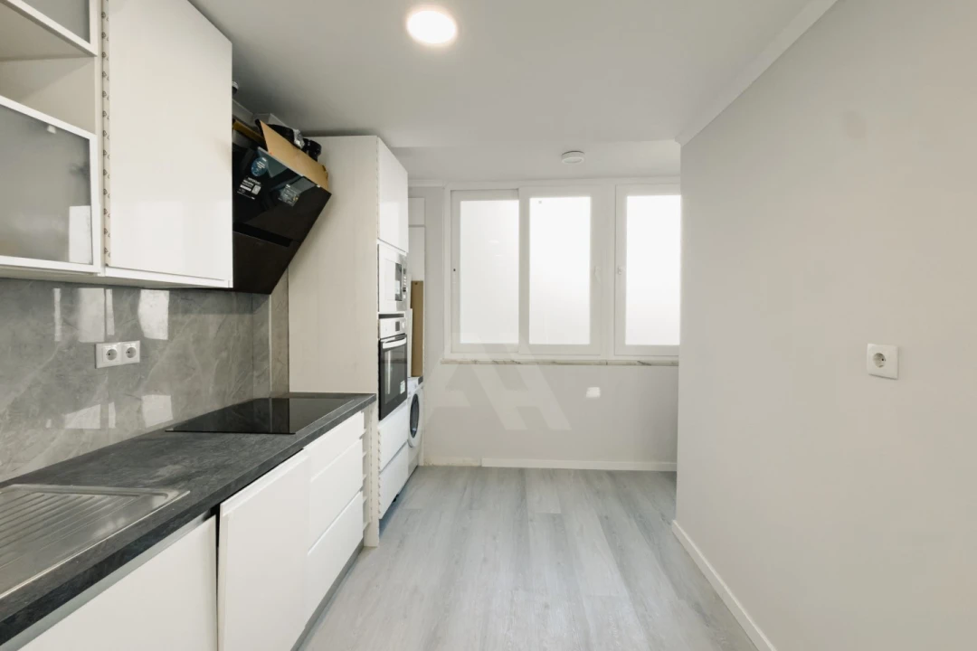 Apartamento T2 para Venda em Benfica Foto 1
