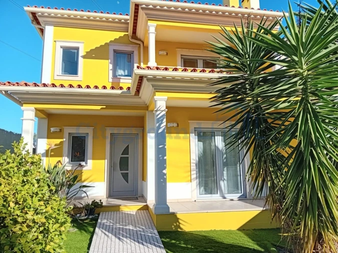 Moradia T4 para Venda em Marrazes e Barosa Foto 1