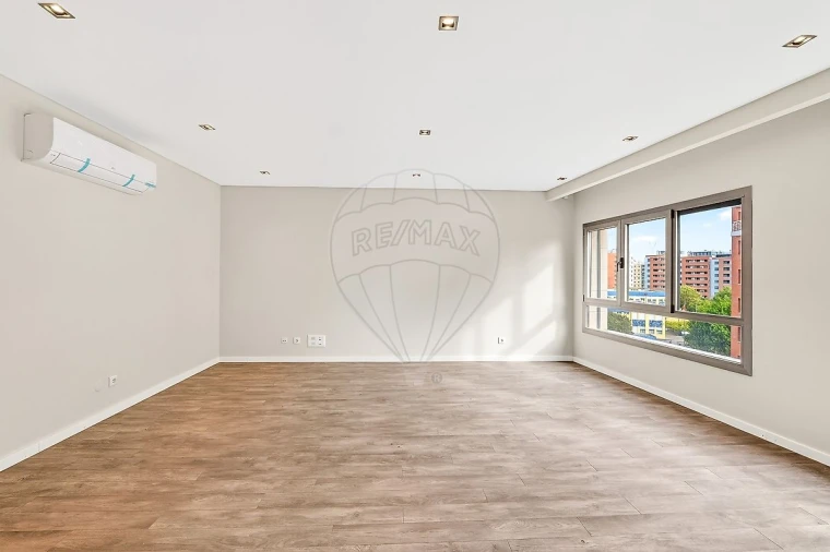 Apartamento T2 para Arrendamento em Odivelas Foto 10