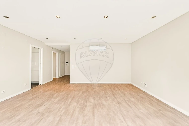 Apartamento T2 para Arrendamento em Odivelas Foto 11