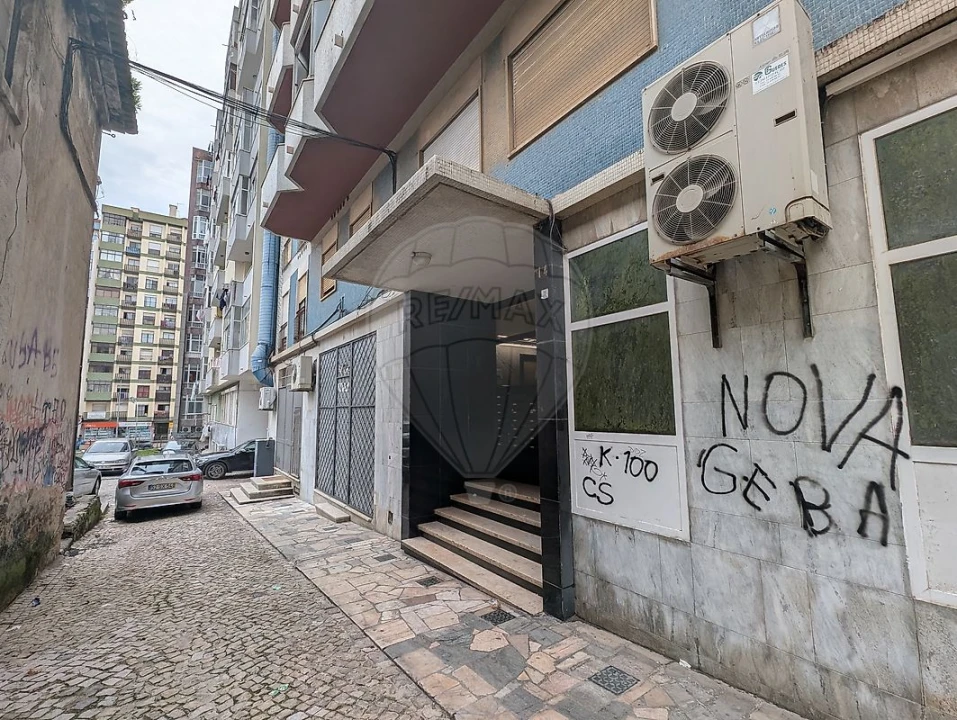 Apartamento T3 para Venda em Agualva e Mira-Sintra Foto 15