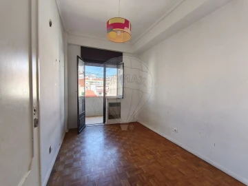 Apartamento T3 para Venda em Agualva e Mira-Sintra