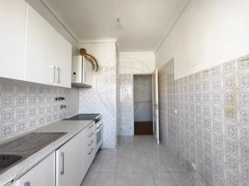 Apartamento T3 para Venda em Agualva e Mira-Sintra
