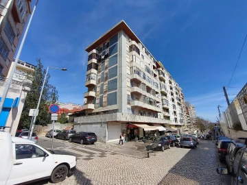 Apartamento T3 para Venda em Agualva e Mira-Sintra