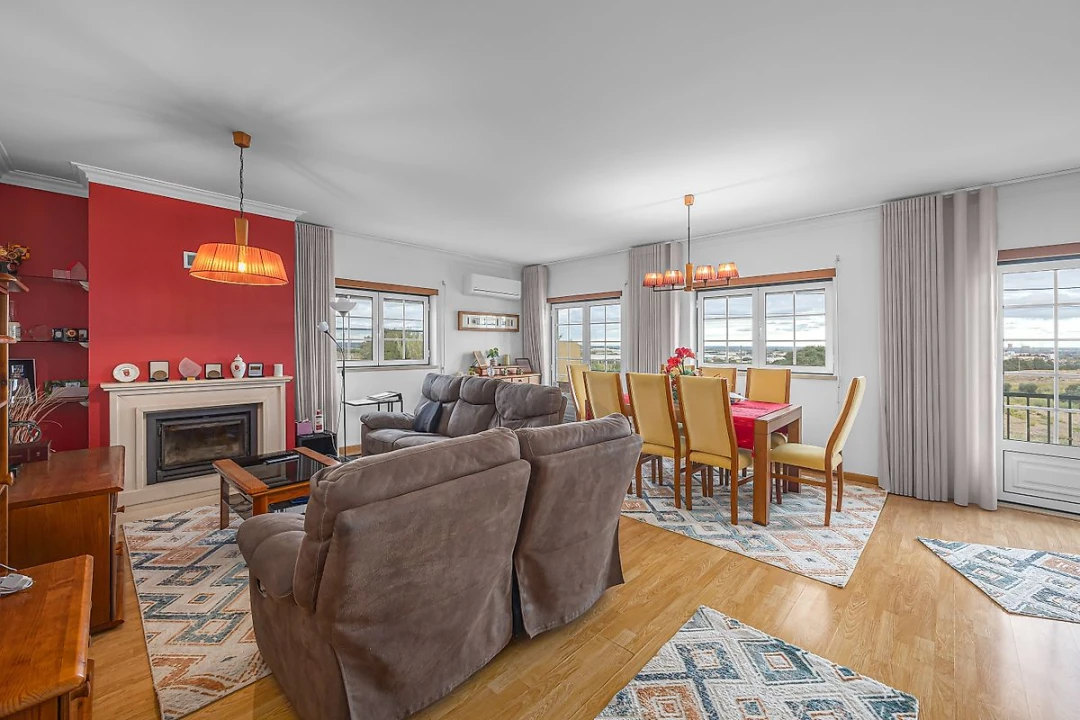 Moradia T5 para Venda em Alenquer (Santo Estêvão e Triana) Foto 1