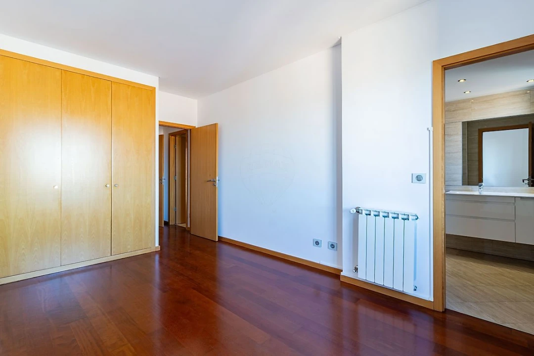 Apartamento T5 para Venda em Paranhos Foto 26