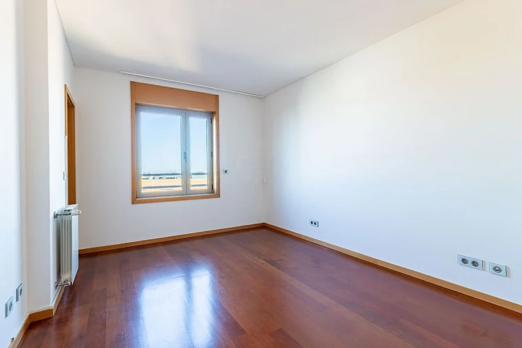 Apartamento T5 para Venda em Paranhos Foto 30