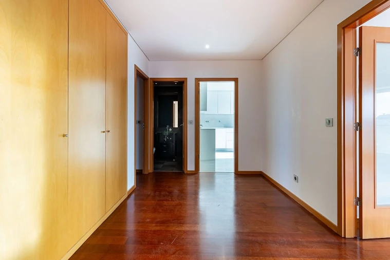 Apartamento T5 para Venda em Paranhos Foto 4