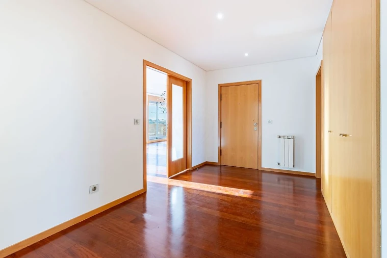 Apartamento T5 para Venda em Paranhos Foto 3