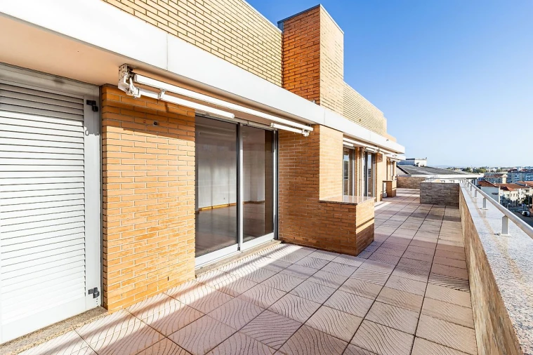 Apartamento T5 para Venda em Paranhos Foto 16