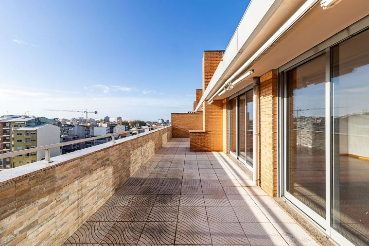 Apartamento T5 para Venda em Paranhos Foto 17