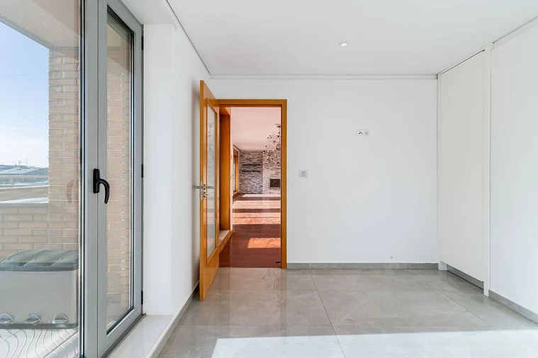 Apartamento T5 para Venda em Paranhos Foto 9