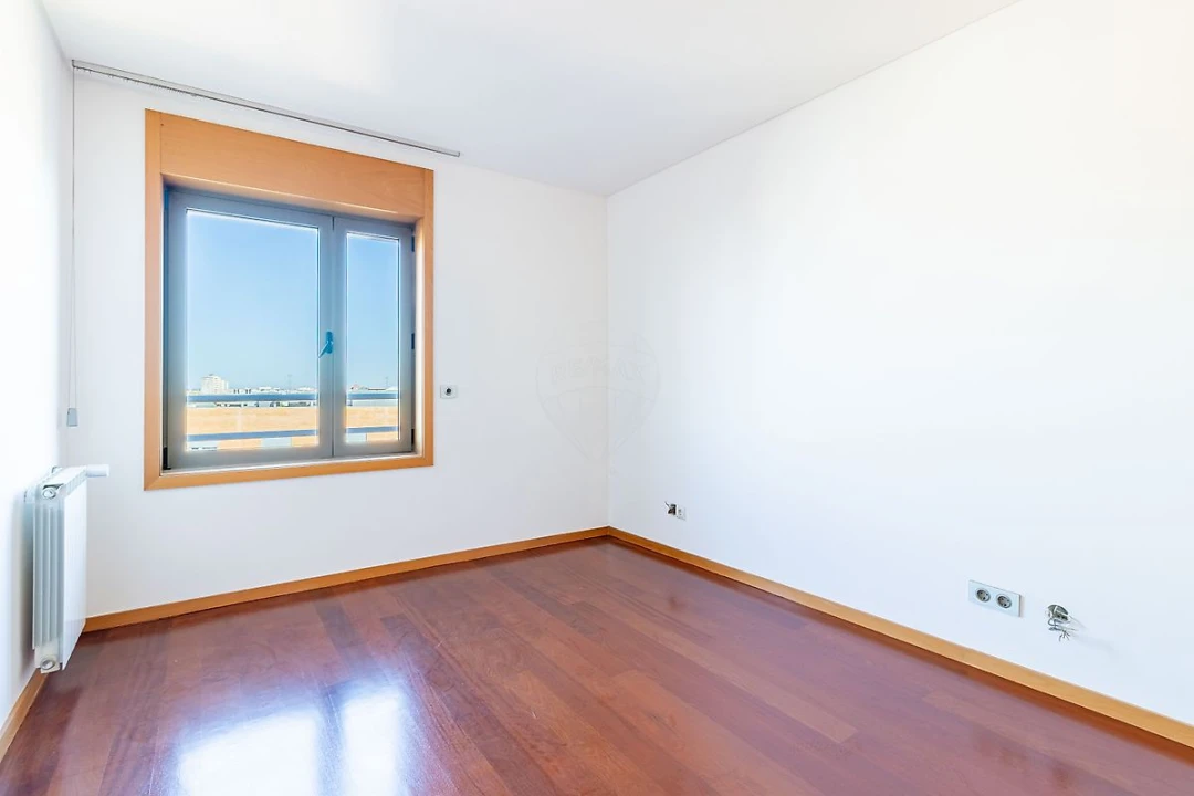 Apartamento T5 para Venda em Paranhos Foto 28