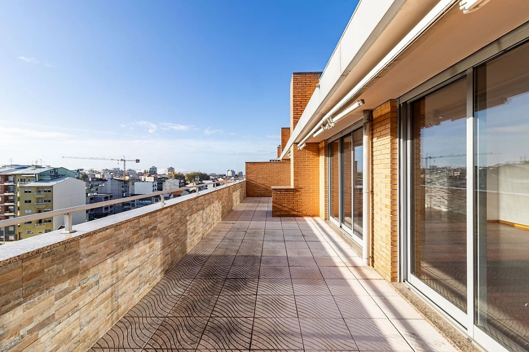 Apartamento T5 para Venda em Paranhos Foto 17