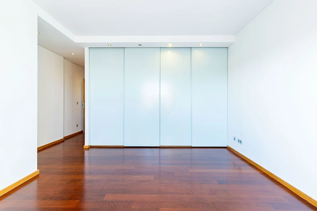 Apartamento T5 para Venda em Paranhos Foto 39