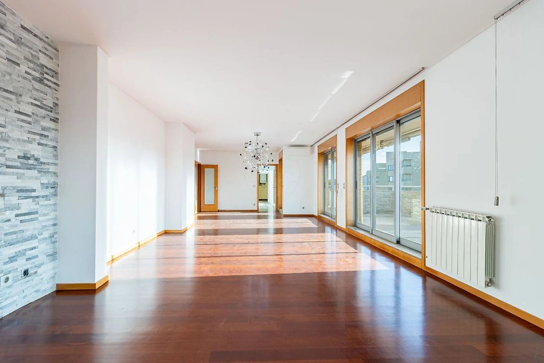 Apartamento T5 para Venda em Paranhos Foto 1