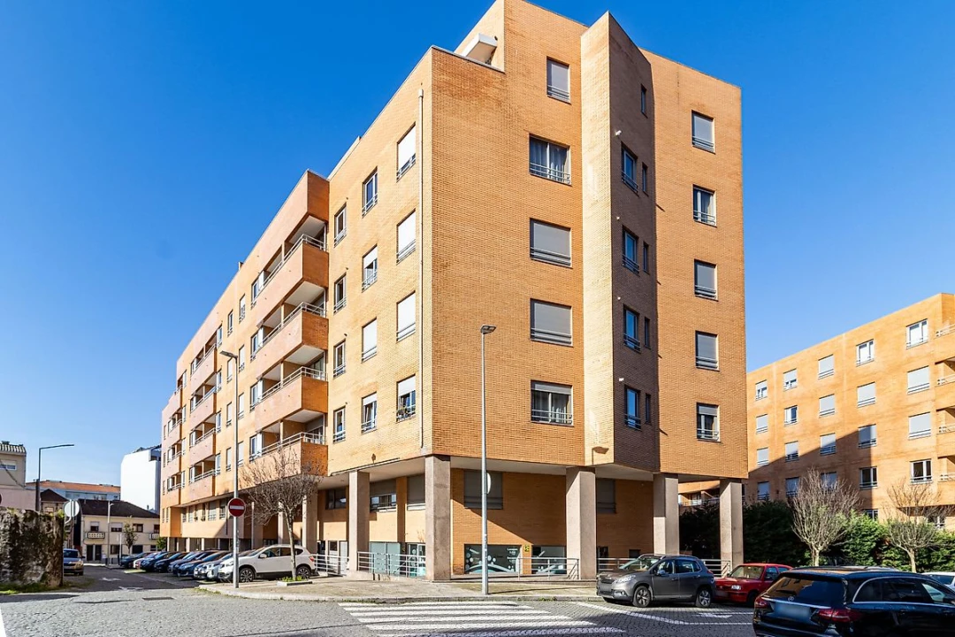 Apartamento T5 para Venda em Paranhos Foto 2