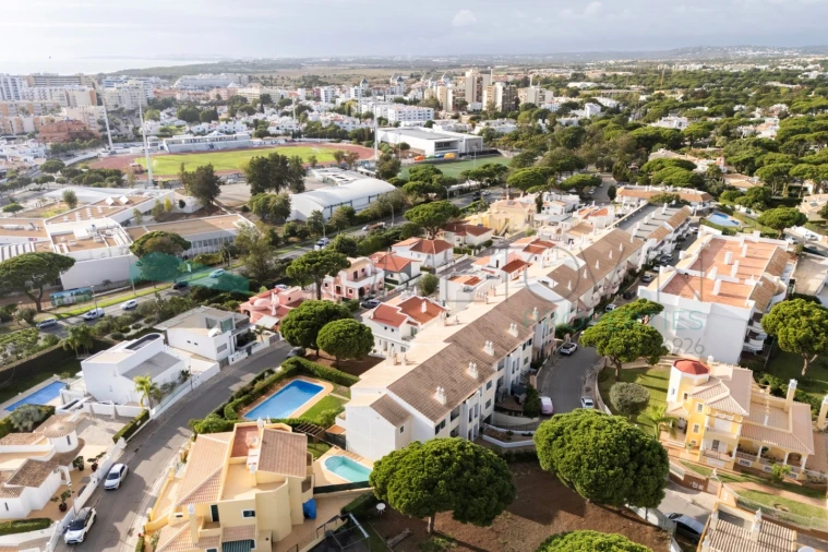 Apartamento T2 para Venda em Quarteira Foto 31