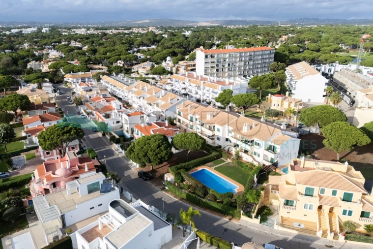 Apartamento T2 para Venda em Quarteira Foto 32