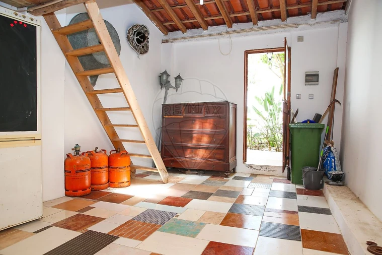 Moradia T4 para Venda em Carvoeira e Carmões Foto 36