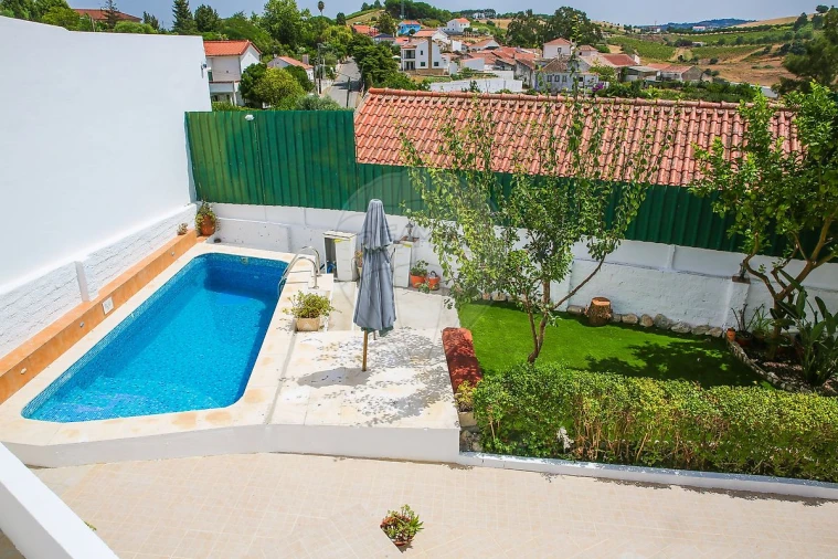 Moradia T4 para Venda em Carvoeira e Carmões Foto 3