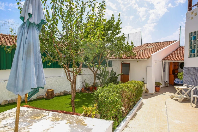 Moradia T4 para Venda em Carvoeira e Carmões Foto 6