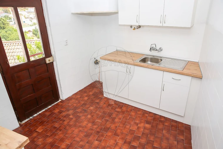 Moradia T4 para Venda em Carvoeira e Carmões Foto 43