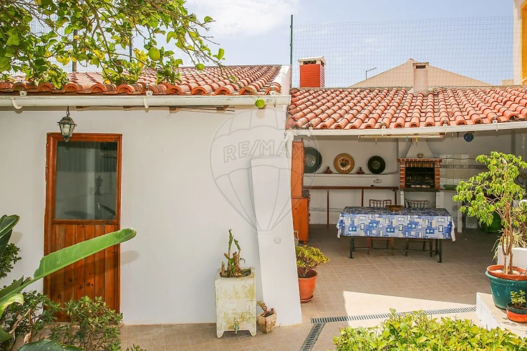 Moradia T4 para Venda em Carvoeira e Carmões Foto 10