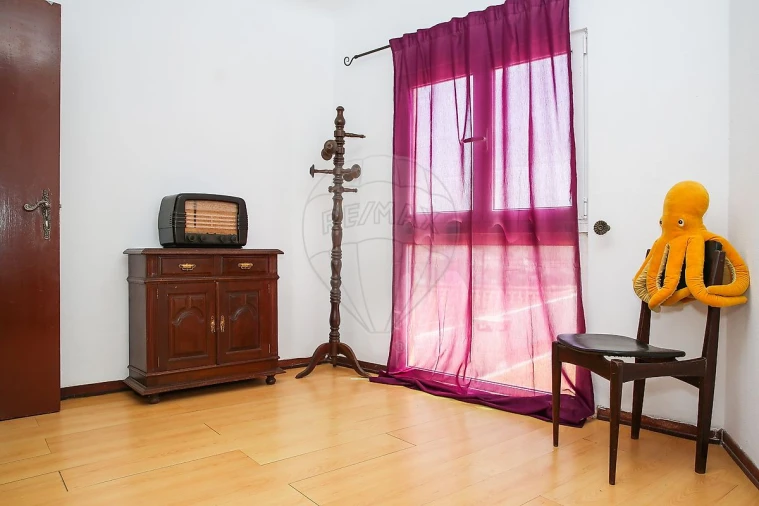 Moradia T4 para Venda em Carvoeira e Carmões Foto 23