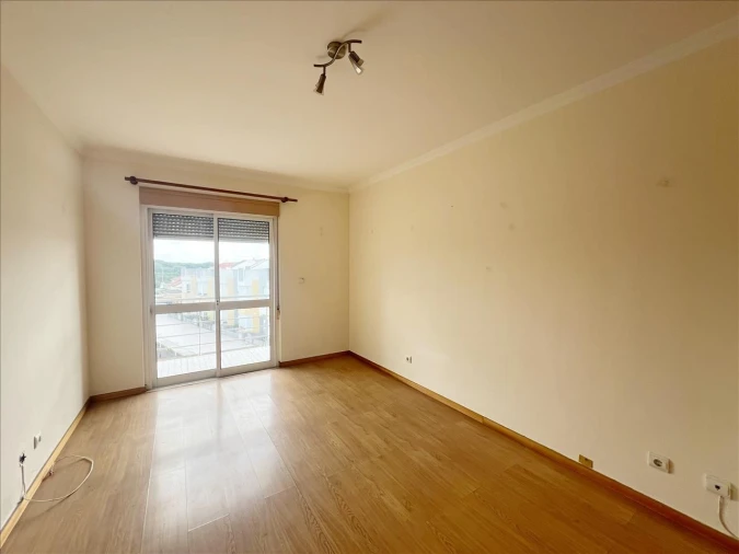 Apartamento T3 para Venda em Carregado e Cadafais Foto 12